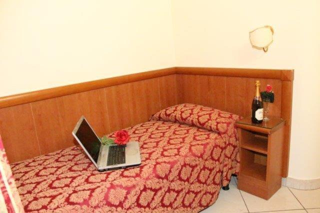 โฮเทล สวีท ซีซาร์ Hotel โรม ภายนอก รูปภาพ
